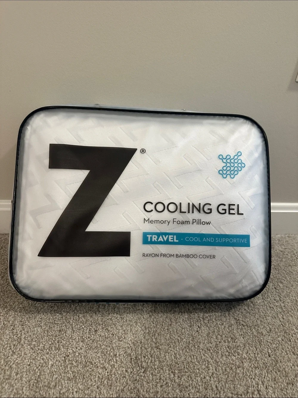 NWT - Z Cooling Gel Travel Memory Foam Pillow - White with Blue Accen
